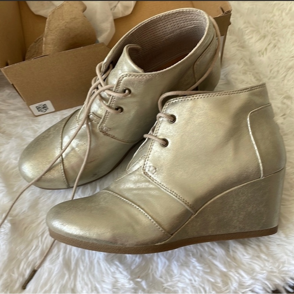 TOMS White Gold wedges